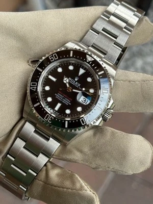 Rolex Sea-Dweller 43 mm 126600 esfera negra reloj 50 2024 Foto 1 de 4