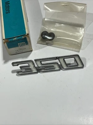 NUEVO EN STOCK GM # 3974223 EMBLEMA GUARDABARROS 350 VINTAGE (T122) Foto 1 de 3