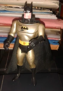 BATMAN FIGURA ANIMATA CON MANTELLO DEL 1993 DC COMICS - Imagen 1 de 8