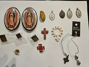 Collection of religious pins, medals and crosses - Picture 1 of 3