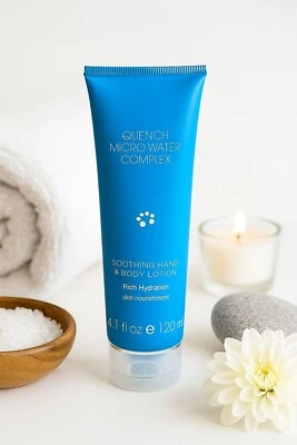 Loción calmante para manos y cuerpo Quench micro complejo de agua sin parabenos hecha en EE. UU. Foto 1 de 4
