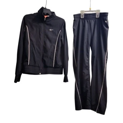 Nike Athletic Dept Traje de Pista Negro Conjunto De Colección Chaqueta Y2K Pantalones Medianos Pequeños Foto 1 de 4