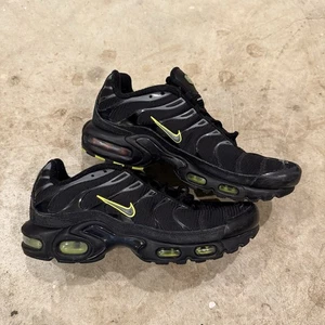 Nike Air Max Plus Grey Black Green Volt FQ2381-001 Mens Size 8 Shoes Sneakers - Picture 1 of 10