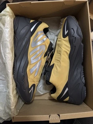 Adidas Yeezy Boost 700 MNVN Honey Flux размер 10,5 - Изображение 1 из 4