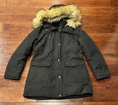 Chaqueta parka con capucha de piel extraíble forrada mediana con botones con cremallera negra Tahari para mujer Foto 1 de 4