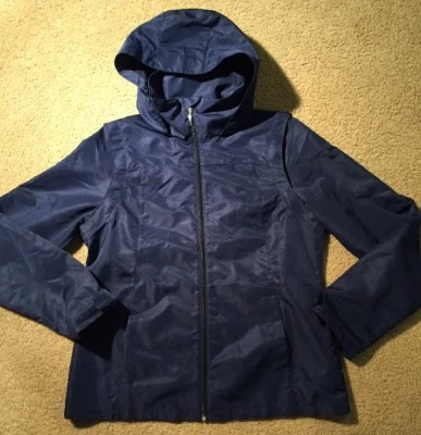 Chaqueta con capucha para mujer Izod azul marino talla mediana mangas extraíbles Foto 1 de 4