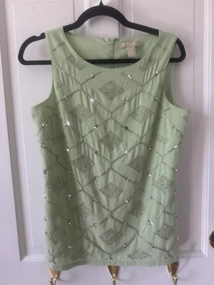 Blusa Banana Republic verde sem mangas com miçangas tamanho 4 - Imagem 1 de 4