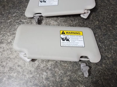 16-18 Toyota Yaris Scion iA Sedan Sun Visor Shade Lighted Vanity Pair Used OEM Foto 1 de 4