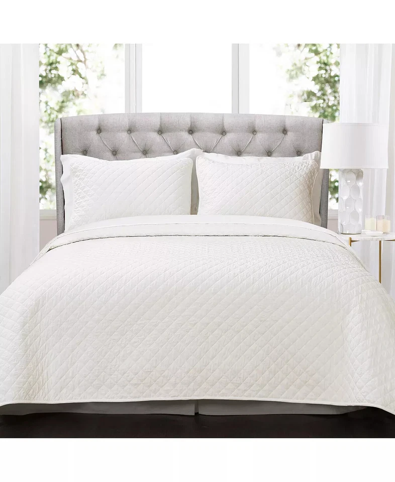 $275 LUSH DÉCOR Ava Diamond Oversized Cotton 3 Piece Quilt Set King White  - Image 1 of 1