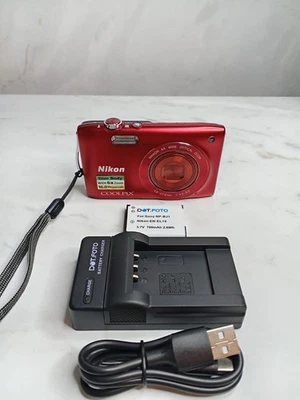 Nikon Coolpix S3200 Compact Digital Camera 16MP  6X Zoom Red Grade A Condition - Image 1 of 4