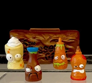 The Grossery Gang ALL Series 1 Figures Lot Of 5 W/Chocolate Bar Case Brown - Picture 1 of 13