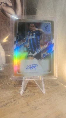 2020-21 topps chrome uefa Wesley Sneijder gold bubbles Auto - Image 1 of 2