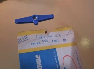 Cox .049 5204 Piper Cub Dk Blue C.A.P Cub 105 Bellcrank N.o.s  - Image 1 of 2