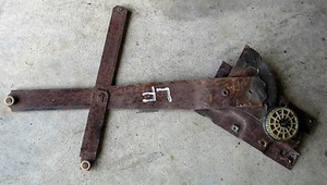 1958 Cadillac Sedan 6239E LH Front Door Power Window Regulator w/ Gear 57 58 - Foto 1 di 1