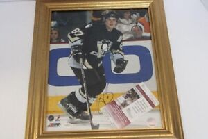 Sidney Crosby Signed 14"x17" Photo (Framed) w/ JSA COA - Pittsburgh Penguins