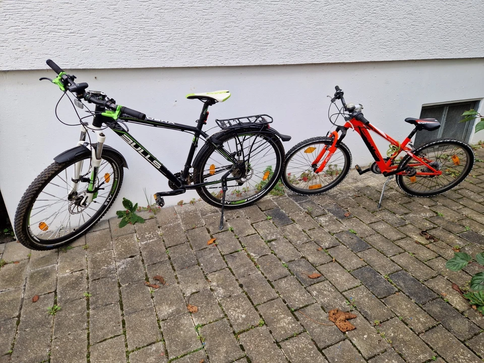 2 Fahräder 1.für Erwahsene 1 Für Jugendliche - Bild 1 von 1