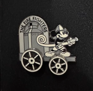 Spilla Topolino Disney 12 Mesi di Magia Il Pompiere Rara - Foto 1 di 2