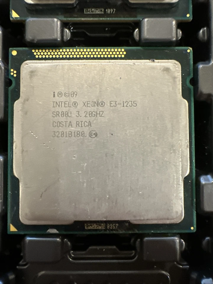 Estación de trabajo Intel Xeon E3-1235 SR00J 3,20 GHz 8 MB 4 núcleos LGA 1155 CPU P4S de escritorio Foto 1 de 2