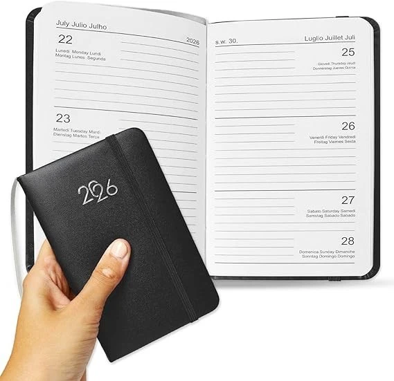 Agenda Settimanale 2026 Tascabile - Nera, Copertina in PU Morbido con elastico - Immagine 1 di 4