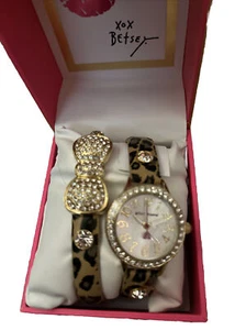 Betsey Johnson goldfarbenes Zifferblatt Animal Print Armband Damenuhr & Armband - Bild 1 von 3