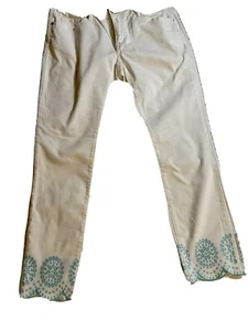 Crown and Ivy womens Embroidered White Denim Crop Pants Sz 4 - Picture 1 of 6