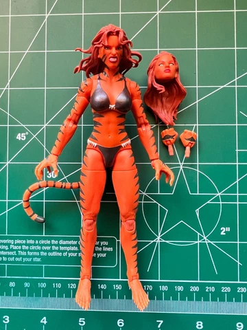 Marvel Legends Tigra Avengers West Coast Retro Vintage Card Loose Complete Cover