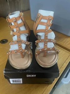 Girls' DKNY Little Kid & Big Kid Cassie Dome Gladiator Sandals Brown Size 4 - Picture 1 of 5
