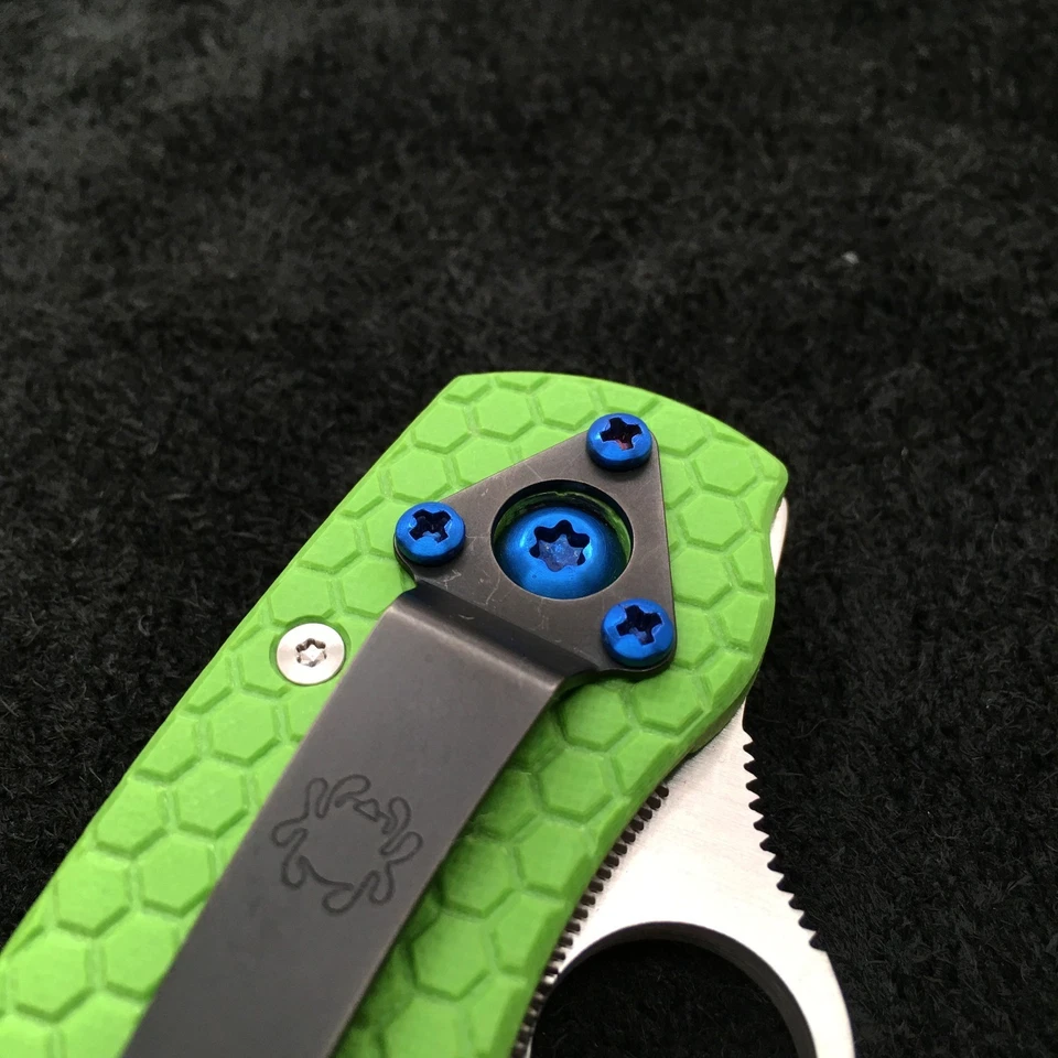 Spyderco Militar ~ (3) Tornillos de Clip y (1) Pivote ~ Azul Titanio (Sin Cuchillo) Foto 1 de 1