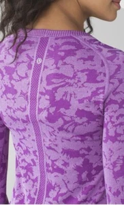 Lululemon Swiftly Tech long sleeve 6 Violet Camo Crew Neck Top Shirt - Bild 1 von 10