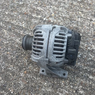 Generatore alternatore VOLVO V70 II SW 8676498 2.4 benzina 2006 30818030 BOSCH - Immagine 1 di 4