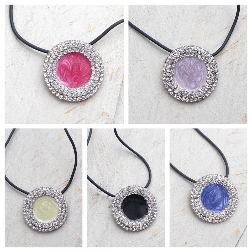 Halskette, Modekette, Kautschukkette,runder Anhänger, mittig beschichtet, Strass - Bild 1 von 1