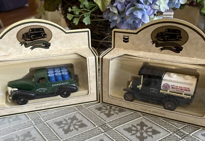 Chevron Commemorative Model RPM Motor Oil 1939 Chevrolet & Red Crown Gas 1920 - Image 1 of 4