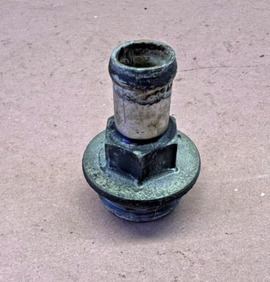 Conector de puerto de manguera de refrigerante 98 HONDA PRELUDE H22A4 97-01 Foto 1 de 4