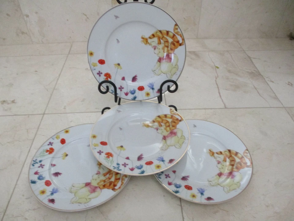 Disney Winnie The Pooh And Tigger White Bright Floral 8” Salad Plates