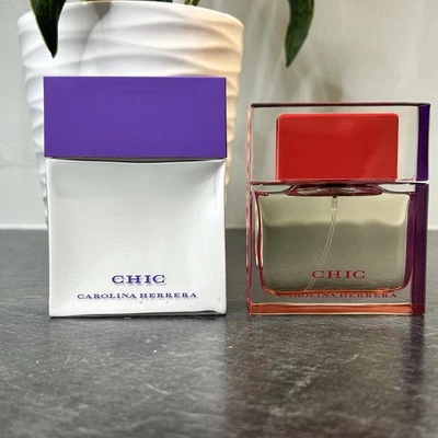 Carolina Herrera CHIC Eau De Parfum 1.7 OZ Spray y Loción Perfumada 3.4 OZ Foto 1 de 4