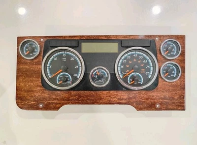 Instrument Cluster A22-69566-101 from 14-16 Freightliner Cascadia evolution - Image 1 of 4