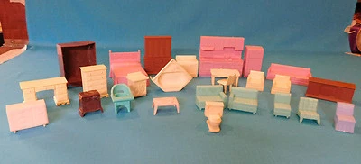 MUEBLES PARA CASA DE MUÑECAS SUPERIOR Y OTROS DE COLECCIÓN 26 PIEZAS COCINA BAÑO TV SOFÁ  Foto 1 de 4