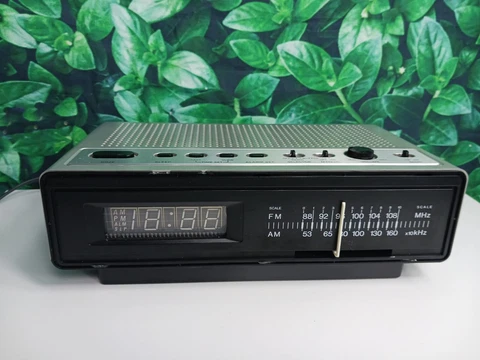 Vintage Panasonic RC-68 Clock Radio  Silver Tested  Alarm Blue Light - Free Ship Cover