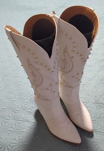 Qupid White Embroidered Pearl Detail Heeled Cowboy Boots Sz 8 Pointed Toe - Picture 1 of 11