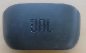 JBL Vibe 100 TWS Schwarz True Wireless Earbud Ohr Kopfhörer Bluetooth NUR Hülle - Bild 1 von 4