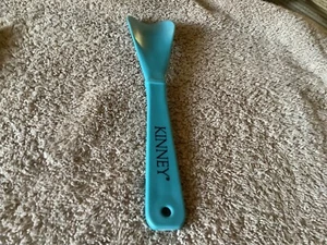 VINTAGE KINNEY SHOES BLUE HARD PLASTIC ADVERTISING SHOEHORN - Picture 1 of 3