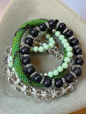 Лот крошечный зеленый сплетенный прозрачный пластиковый граненый светло-зеленый и темно-синий круглый бисер - Изображение 1 из 4