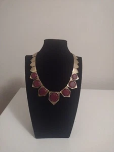 Vintage Halskette Glücksmarke gehämmertes Metall & weinrote Farbe Halbedelsteine  - Bild 1 von 9