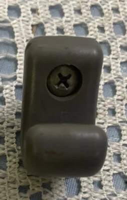 Clip para parasol Toyota Corolla 84-93 T-100 (1) 74348-32010-13 Supra Land Cruiser Foto 1 de 4