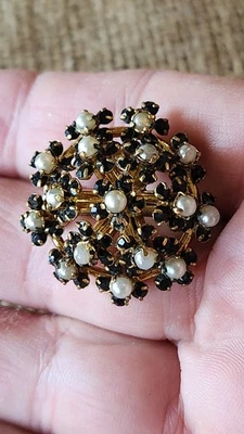 Broche cúpula vintage dorado con perlas y pedrería negra 1,01" buen estado. Foto 1 de 4