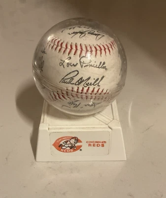 Cincinnati Reds 1990 World Series Champions Signed Facsimile Baseball - Image 1 of 4