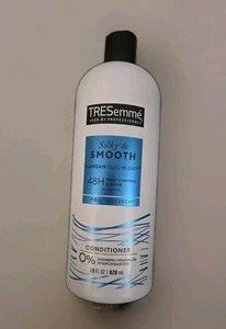 TRESEMME Balsamo Liscio e Setoso - 28 fl oz (828 ml) - Foto 1 di 2