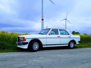 Mercedes-Benz 123 W123 300 D AHK - Bild 1 von 5