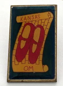 Pin de solapa pantuflas rojo rubí Odyssey of the Mind Kansas Wizard of OZ de colección - Imagen 1 de 3