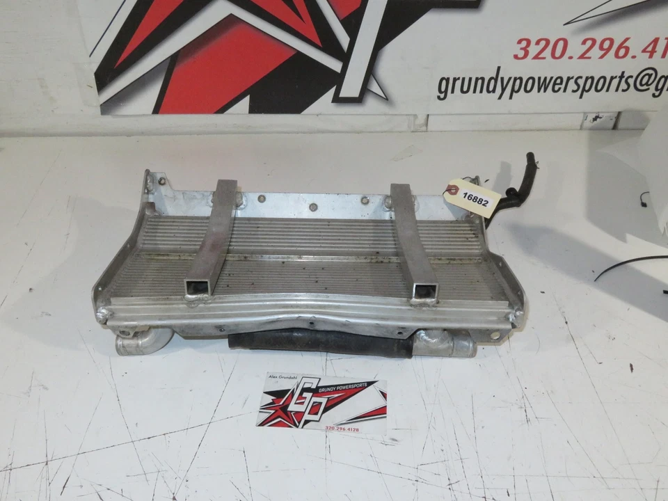 Intercambiador de calor delantero Yamaha - 2004 RX Warrior 8FA-12440-00-00 Foto 1 de 3